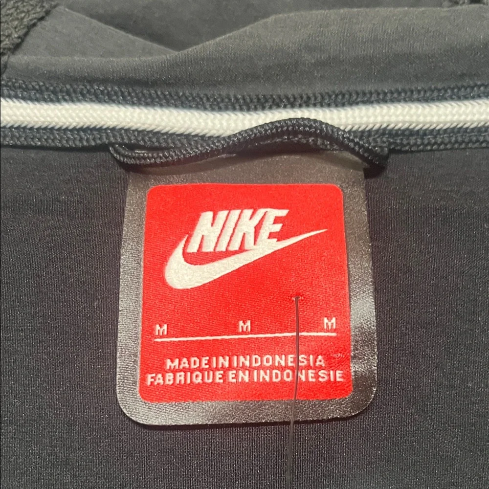 Nike Tech Black & Dark Grey Men’s Size Medium loose fit Zip-up Windbreaker - Picture 2 of 14